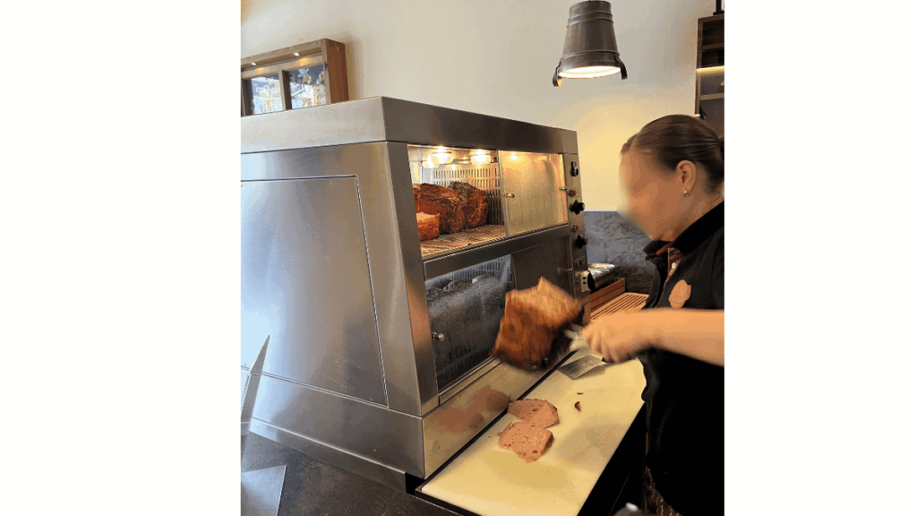 レバーケーゼの店員さん